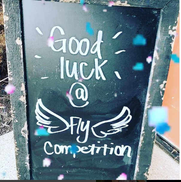 Good Luck Sign - Fly Dance Competition